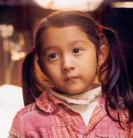 关晓彤汇报你什么叫显着可以靠脸用饭,却偏