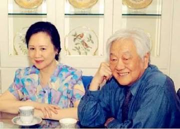 琼瑶与丈夫合影