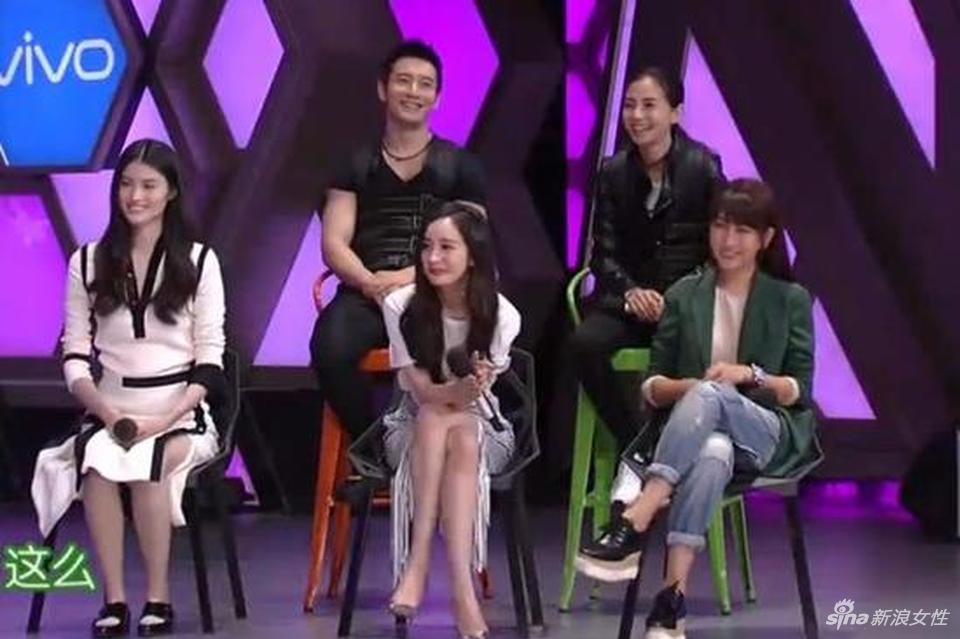 《快乐大本营》坐姿