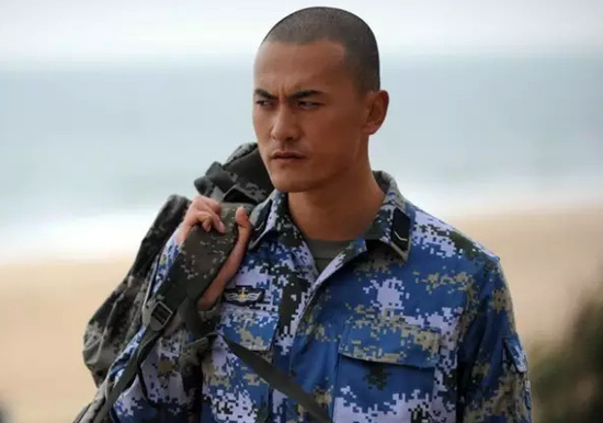 赫子铭出演《火蓝刀锋》