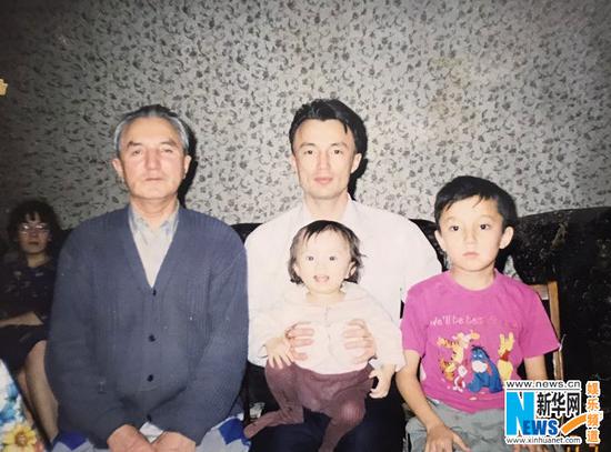 新晋国民男友迪玛希童年萌照 全家都是高颜值