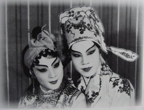 1944年9月,徐玉兰、傅全香在美华大戏院演出《黄金与美人》