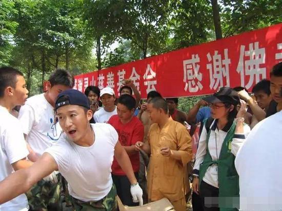 战狼票房马上40亿,九寨沟地震道德绑架吴京捐