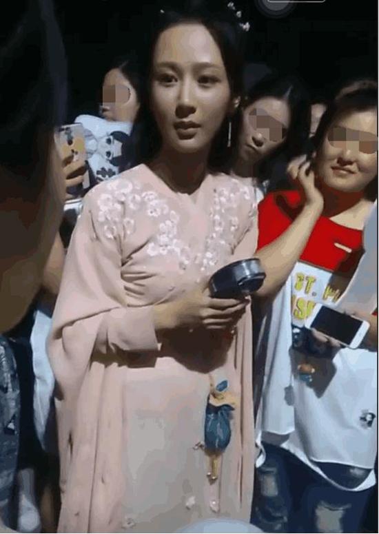 杨紫新剧路透脸已垮, 表情怪异比张歆艺还可怕