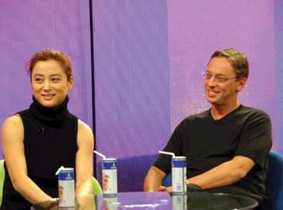 54岁李玲玉近照:嫁给犹太人,为混血儿子铺路复