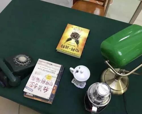 复古台灯电话
