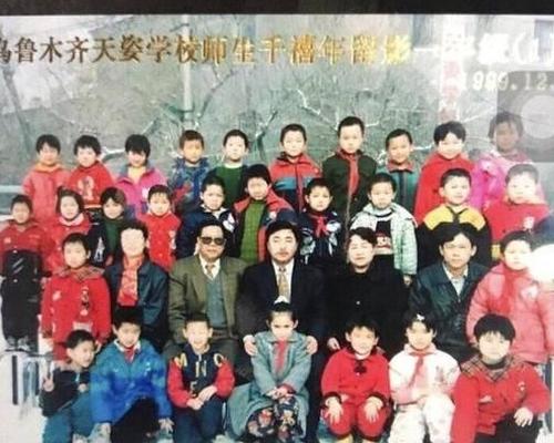 古力娜扎小学合照