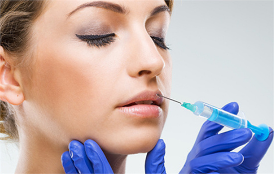 想要舒淇的嘟嘟唇 15分钟打个玻尿酸就能有