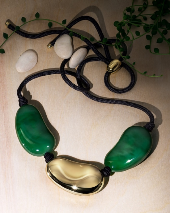 Tiffany & Co.蒂芙尼Elsa Peretti® Bean® Design系列18K黄金及绿翡翠吊坠搭配黑丝绳项链