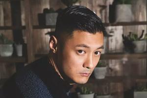 余文乐晒儿子小脚照片
