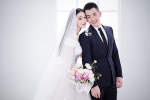 张馨予公布结婚，称嫁给爱情
