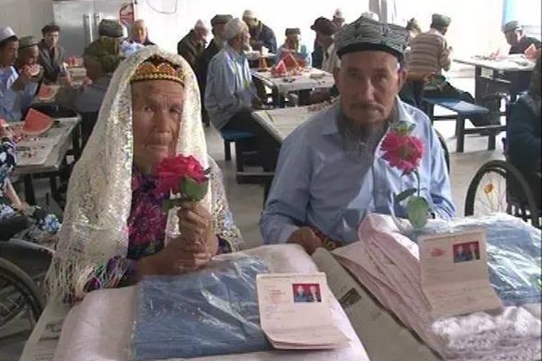 Image result for Man, 71, marries 114-year-old woman after they fell in love at 'first sight' at nursing home