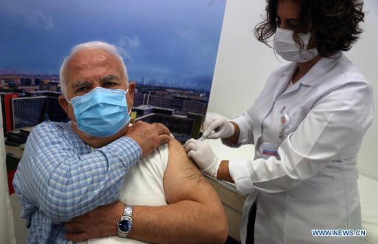 A man receives the COVID-19 vaccine in Ankara, Turkey on March 1, 2021. Turkey on Monday reported 9,891 new COVID-19 cases, including 645 symptomatic ones, raising the total number in the country to 2,711,479, according to the health ministry. The country started mass vaccination for COVID-19 on Jan. 14 after the authorities approved the emergency use of the Chinese CoronaVac vaccine. About 7,046,000 people have been vaccinated so far. (Photo by Mustafa Kaya/Xinhua)