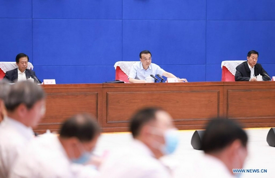 Chinese Premier Li Keqiang, also a member of the Standing Committee of the Political Bureau of the Communist Party of China Central Committee, chairs a video conference at the State Flood Control and Drought Relief Headquarters in Beijing, capital of China, July 26, 2021. (Xinhua/Ding Lin)