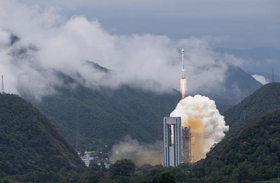 A carrier rocket carrying the last satellite of the BeiDou Navigation Satellite System (BDS) blasts off from the Xichang Satellite Launch Center in southwest China's Sichuan Province, June 23, 2020. (Xinhua/Jiang Hongjing)