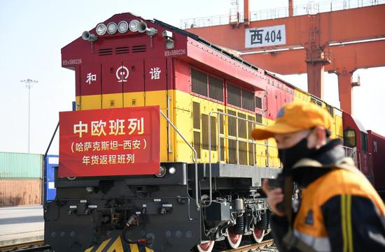 A returning China-Europe freight train from Kazakhstan arrives at the Xinzhu Station of China Railway Xi'an Bureau Group Co., Ltd. in Xi'an City of northwest China's Shaanxi Province, Feb. 3, 2021. (Xinhua/Li Yibo)