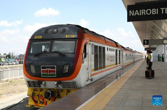 A train arrives at Nairobi station of Mombasa-Nairobi Standard Gauge Railway (SGR) in Nairobi, capital of Kenya, Nov. 17, 2021. (Xinhua/Dong Jianghui)