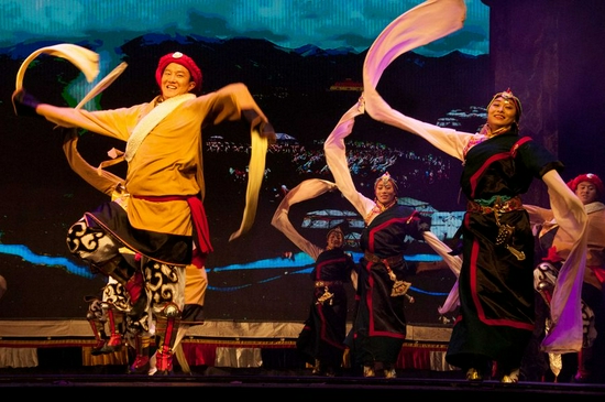 File photo shows actors performing the "King Gesar" epic in Chengdu, southwest China's Sichuan Province, on Jan. 12, 2016. (Xinhua/Wang Di)