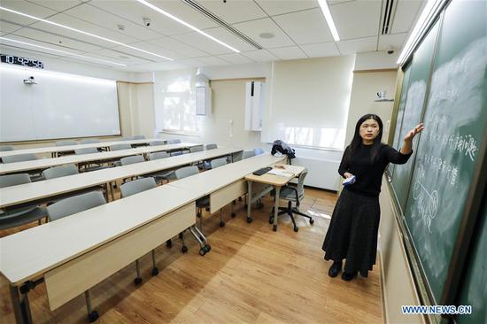 凤凰平台开户注册 3 中国学生开始在线学习 3