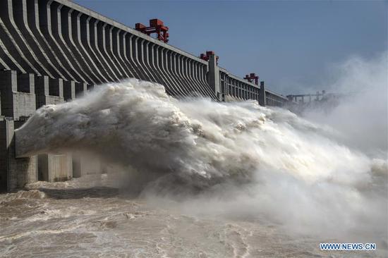  Photo taken on July 31, 2020 shows floodwater being discharged from the Three Gorges Dam in central China's Hubei Province.  The third flood of China's Yangtze River this year has smoothly passed the Three Gorges Dam on Wednesday as the water-inflow rate into the reservoir has decreased to 34,000 cubic meters per second.  (Xinhua/Du Huaju)