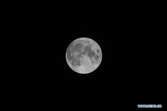  Photo taken on Aug. 3, 2020 shows the full moon in Lujiazui of Shanghai, east China.  The full moon appeared on Monday, which is the fourteenth day on the sixth month of the Chinese lunar calendar.  (Xinhua/Ding Ting)