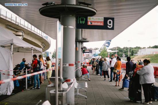  Passengers line up to have COVID-19 tests at Cologne-Bonn Airport in Cologne, Germany, on Aug. 3, 2020.  Germany's COVID-19 cases rose by 509 within one day to 210,402, the Robert Koch Institute (RKI) said on Monday.  (Photo by Tang Ying/Xinhua)