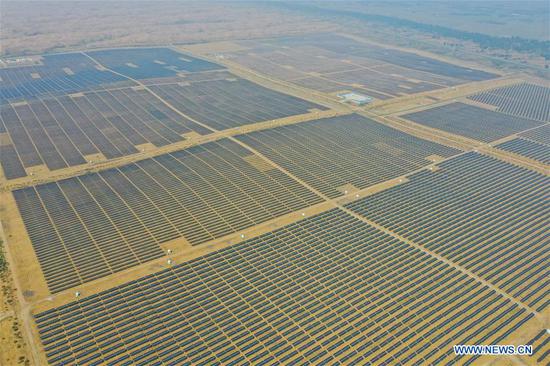 Aerial photo taken on Sept. 14, 2020 shows the Dalad Photovoltaic Power Base in the Kubuqi Desert in north China's Inner Mongolia Autonomous Region. (Xinhua/Lian Zhen)