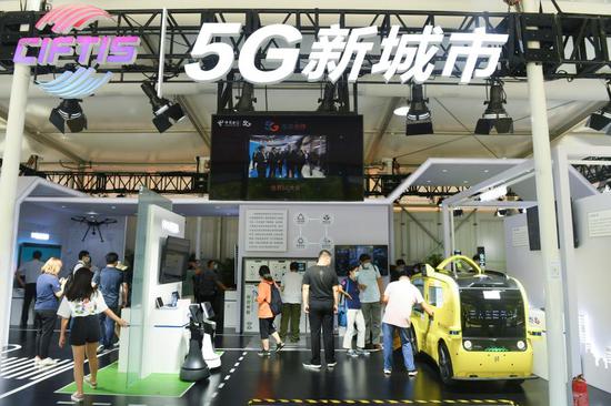 People visit the 5G communication services exhibition area during the 2020 China International Fair for Trade in Services (CIFTIS) in Beijing, capital of China, Sept. 7, 2020. (Xinhua/Lu Peng)