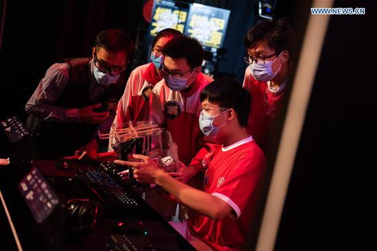 Contestants take part in the RoboMaster 2020 Youth Tournament in Macao, south China on Oct. 21, 2020. A total of 18 teams from 10 middle schools participated in the robotics competition here on Wednesday. (Xinhua/Cheong Kam Ka)