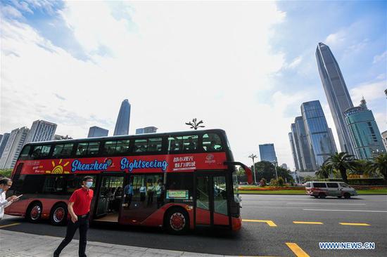 A sightseeing bus is seen in Shenzhen, south China's Guangdong Province, Oct. 22, 2020. Shenzhen on Thursday launched three sightseeing bus lines for tourists, which respectively showcase the culture, technology and night view of the city. (Xinhua/Mao Siqian)