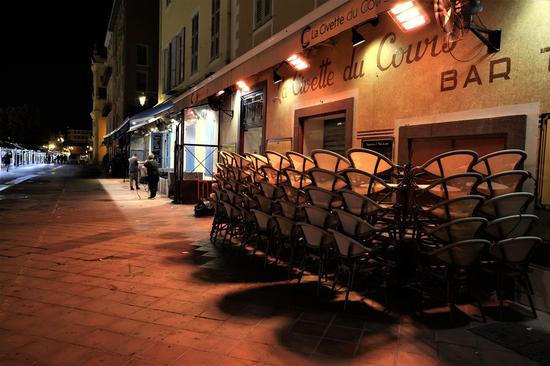 Restaurants are closed before 9 p.m. in Nice, southern France, Oct. 24, 2020. (Photo by Serge Haouzi/Xinhua)