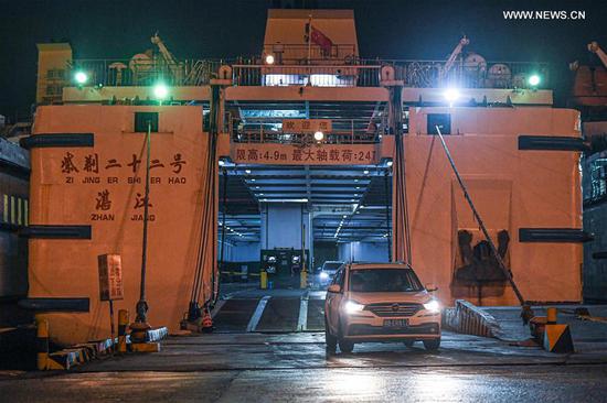 A car leaves a roll-on roll-off ship after arriving at Xiuying Port in Haikou, south China's Hainan Province, Oct. 29, 2020. Ferry services across the Qiongzhou Strait have partially resumed from 4:00 p.m. Thursday as Typhoon Molave, the 18th this year, weakened. (Xinhua/Pu Xiaoxu) 