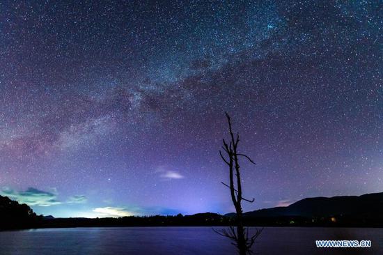  Photo taken on Nov. 18, 2020 shows the starry sky over Nianhu Lake in Huize County of Qujing City, southwest China's Yunnan Province.  (Xinhua/Hu Chao)