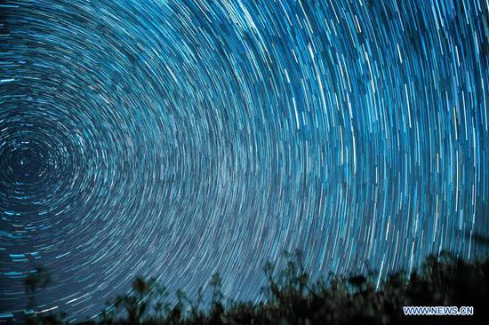 Photomontage taken on Nov. 19, 2020 shows the star trails over Nianhu Lake in Huize County of Qujing City, southwest China's Yunnan Province. (Xinhua/Hu Chao)