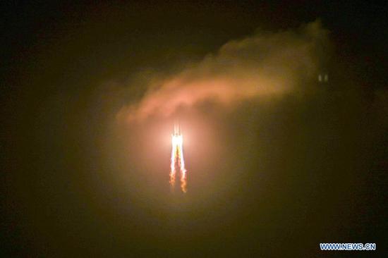A Long March-5 rocket, carrying the Chang'e-5 spacecraft, blasts off from the Wenchang Spacecraft Launch Site on the coast of southern island province of Hainan, Nov. 24, 2020. China on Tuesday launched a spacecraft to collect and return samples from the moon, the country's first attempt to retrieve samples from an extraterrestrial body. (Xinhua/Zhang Liyun)