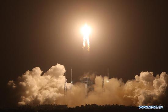 A Long March-5 rocket, carrying the Chang'e-5 spacecraft, blasts off from the Wenchang Spacecraft Launch Site on the coast of southern island province of Hainan, Nov. 24, 2020. China on Tuesday launched a spacecraft to collect and return samples from the moon, the country's first attempt to retrieve samples from an extraterrestrial body. (Xinhua/Jin Liwang)