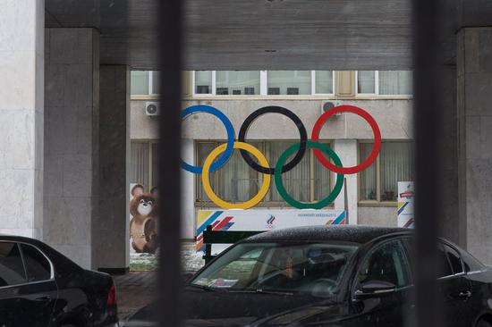 The Olympic rings inside the building of the Russian Olympic Committee are seen in Moscow, Russia, Dec. 6, 2017. The International Olympic Committee said on Tuesday that Russia is banned from the 2018 Winter Olympics set for next February in PyeongChang, South Korea, over doping concerns. (Xinhua/Bai Xueqi)