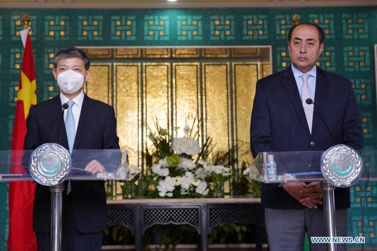 Chinese Ambassador to Egypt Liao Liqiang (L) and the Arab League (AL) Assistant Secretary-General Hossam Zaki attend a reception ceremony of the China-aided COVID-19 vaccines in Cairo, Egypt, on March 4, 2021. China provided on Thursday a batch of Sinopharm COVID-19 vaccines to the Arab League (AL) general secretariat in Cairo, the Chinese Embassy in Egypt said in a statement. (Str/Xinhua)