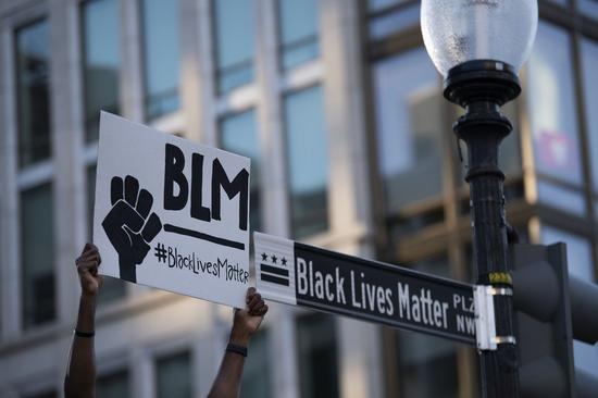 A protester holds a sign that reads "Black Lives Matter" near the White House during a demonstration over the death of George Floyd in Washington D.C., the United States, June 8, 2020. (Xinhua/Liu Jie)