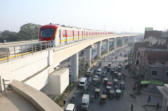 A train for the Orange Line arrives at a subway station in Lahore, Pakistan, Oct. 26, 2020. (Xinhua/Liu Tian)