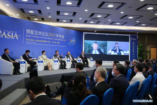 Photo taken on April 20, 2021 shows a view of a sub-forum "Invigorate Development through Vibrant City Clusters: The Guangdong-Hong Kong-Macao Greater Bay Area as a Model" during Boao Forum for Asia annual conference in Boao, south China's Hainan Province. (Xinhua/Zhang Liyun)