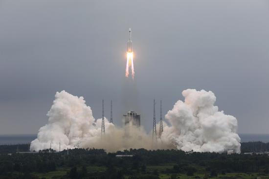 The Long March-5B Y2 rocket, carrying the Tianhe module, blasts off from the Wenchang Spacecraft Launch Site in south China's Hainan Province, April 29, 2021. (Xinhua/Ju Zhenhua)