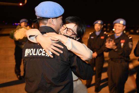 A Chinese peacekeeper hugs his wife upon his arrival at the Hangzhou Xiaoshan International Airport in Hangzhou, capital of east China's Zhejiang Province, Feb. 27, 2018, after conducting a one-year mission in South Sudan. The sixth team of Chinese peacekeeping police to South Sudan, with seven members all selected from Zhejiang, arrived in Hangzhou that evening. (Xinhua/Huang Zongzhi)