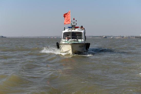 Members of a finless porpoise protection team patrol on the Yangtze River in Anqing, east China's Anhui Province, Dec. 16, 2020. (Xinhua/Zhou Mu)