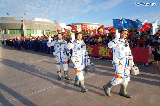 Astronauts Nie Haisheng (R), Liu Boming (C) and Tang Hongbo wave during a see-off ceremony for Chinese astronauts of the Shenzhou-12 manned space mission at the Jiuquan Satellite Launch Center in northwest China, June 17, 2021. (Xinhua/Li Gang)
