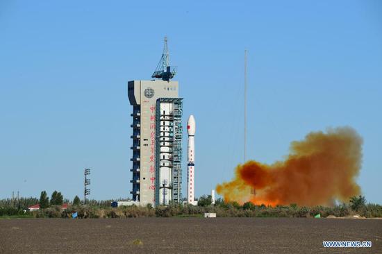 A Long March-4C rocket carrying the Fengyun-3E (FY-3E) satellite prepares to blast off from the Jiuquan Satellite Launch Center in northwest China, July 5, 2021. China sent a new meteorological satellite into planned orbit from the Jiuquan Satellite Launch Center in northwest China on Monday morning. (Photo by Wang Jiangbo/Xinhua)