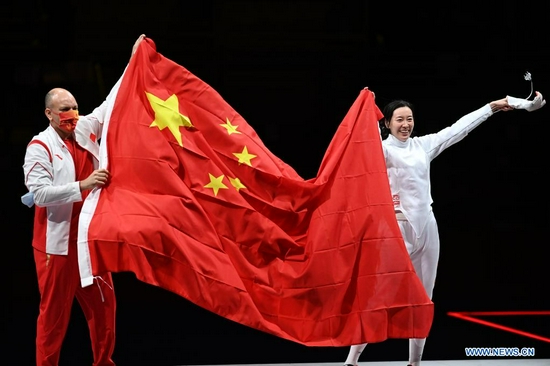 Sun Yiwen (R) of China celebrates with her coach after winning the women's epee individual final match against Ana Maria Popescu of Romania at Tokyo 2020 Olympic Games in Tokyo, July 24, 2021. (Xinhua/Zhang Hongxiang)