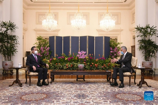 Singaporean Prime Minister Lee Hsien Loong meets with visiting Chinese State Councilor and Foreign Minister Wang Yi in Singapore, Sept. 14, 2021. (Photo by Then Chih Wey/Xinhua)