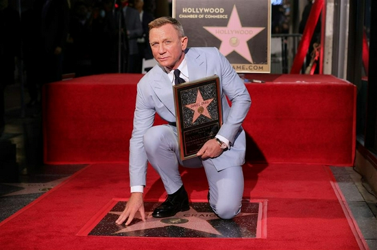 Daniel Craig attends the Hollywood Walk of Fame Star Ceremony on October 6, 2021, in Hollywood, California.