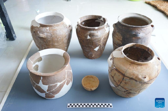 File photo shows potteries found at an ancient tomb in Beihai City, south China's Guangxi Zhuang Autonomous Region.